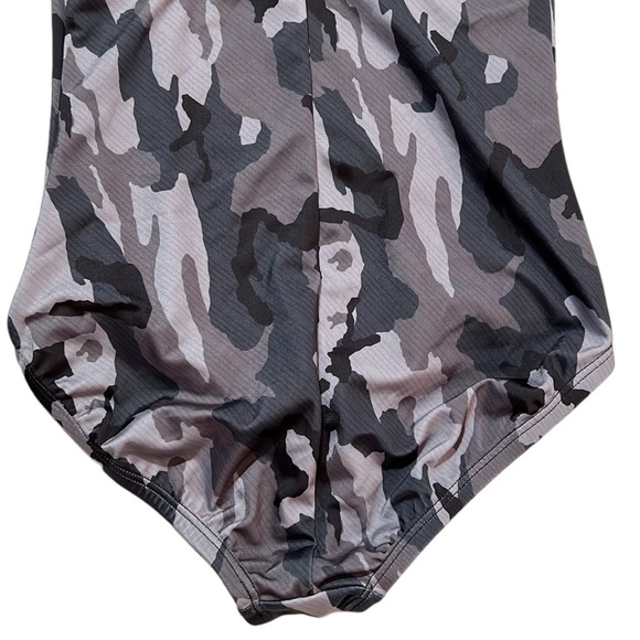 NWOT Nike Spider Back One Piece, 8/10 - Picture 6 of 8